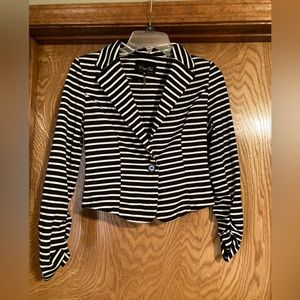 C’ est Toi black-and-white, striped short jacket